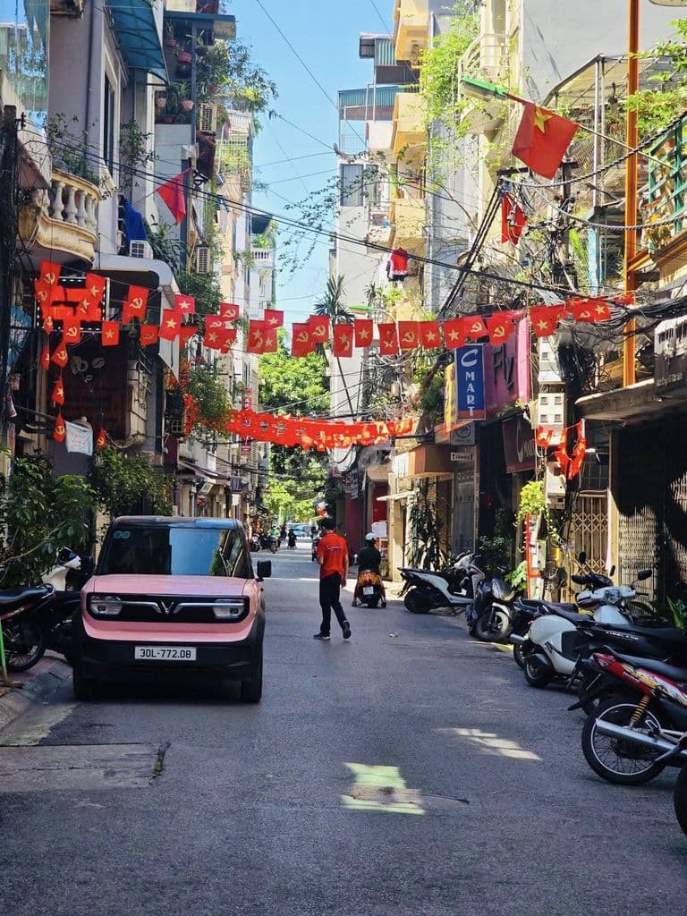 Lô góc Định Công Thượng, ô tô đỗ cửa, lô góc, nhà mới ở ngay 39m2*5T.
