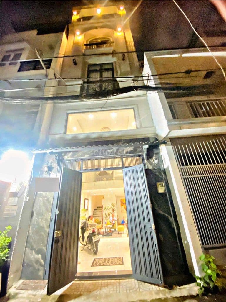 Bán nhà 3 tầng kiến trúc hiện đại, full nội thất tại đường Quang Trung