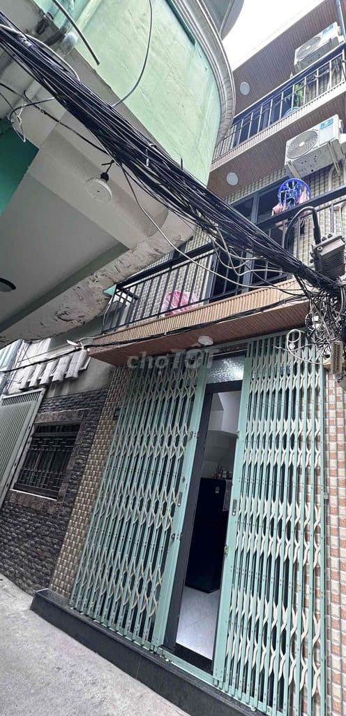 bán căn nhà hẻm thông cách mặt tiền bach đằng 4căn , 7 căn ra bờ kè