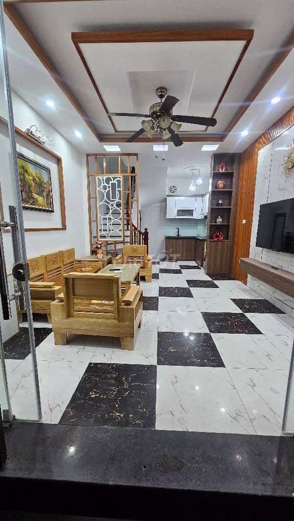 BÁN NHÀ LĨNH NAM DÂN XÂY 30M - 3 NGỦ HƠN 6 TỶ SỔ ĐỎ RIÊNG
