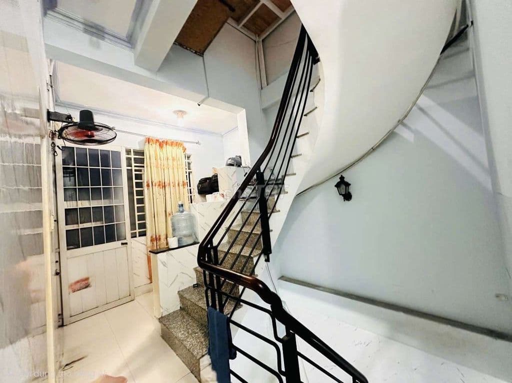 Nhà 4 tầng Sát MT Đường 9, Linh Tây - Đại học Cảnh sát