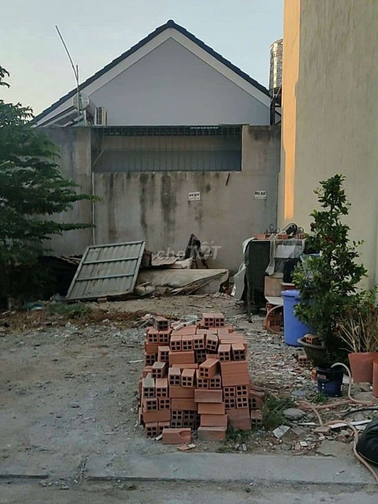 Bán đất đầu Hẻm 60 Đ. Hoàng Hữu Nam Q.9 cũ Tp. HCM