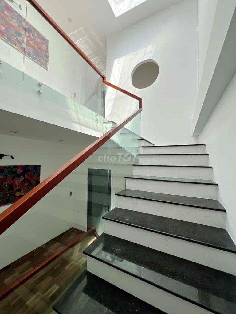 Giảm mạnh 1 tỷ, nhà 3 tầng , xây mới 100%, hẻm oto, gần sông - Ảnh 3