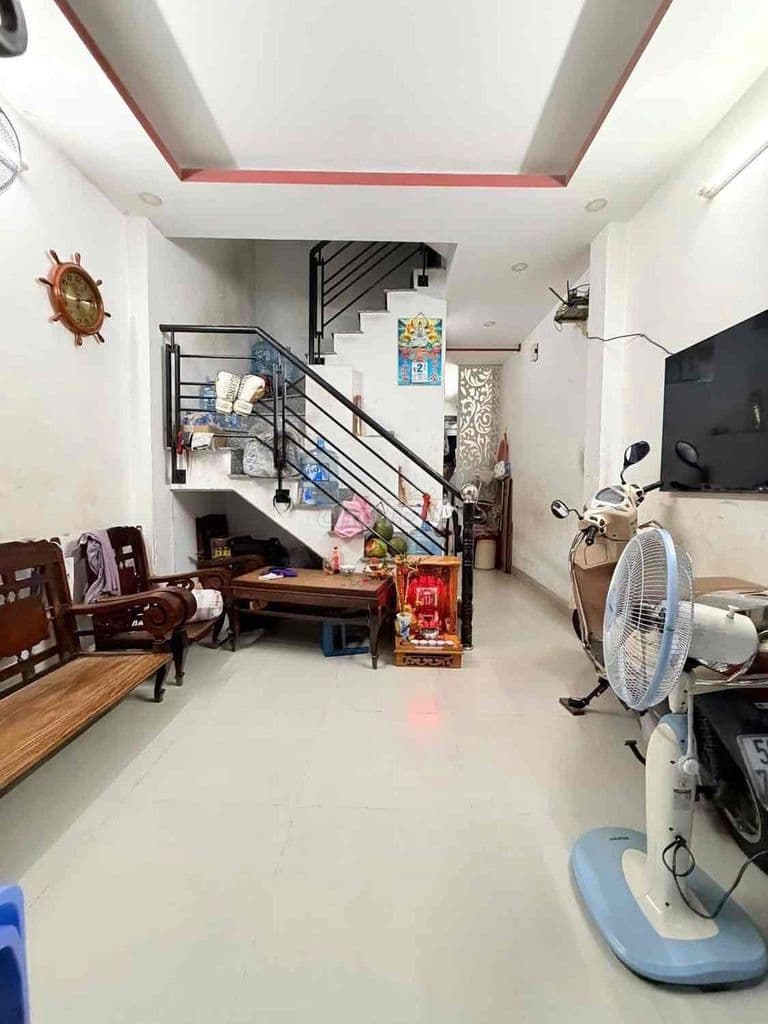 Bán nhà trung tâm giáp Q1 56m2 3 tầng chỉ 6.8 tỷ sẵn nội thất