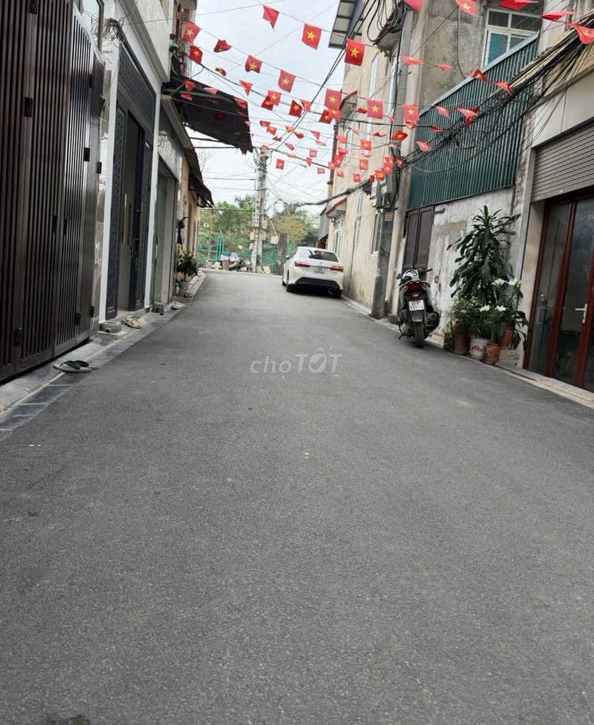Bán Nhà Dân Xây Võng La 31m² - Đường 2 Ô Tô Tránh, Gần Cầu Thăng Long