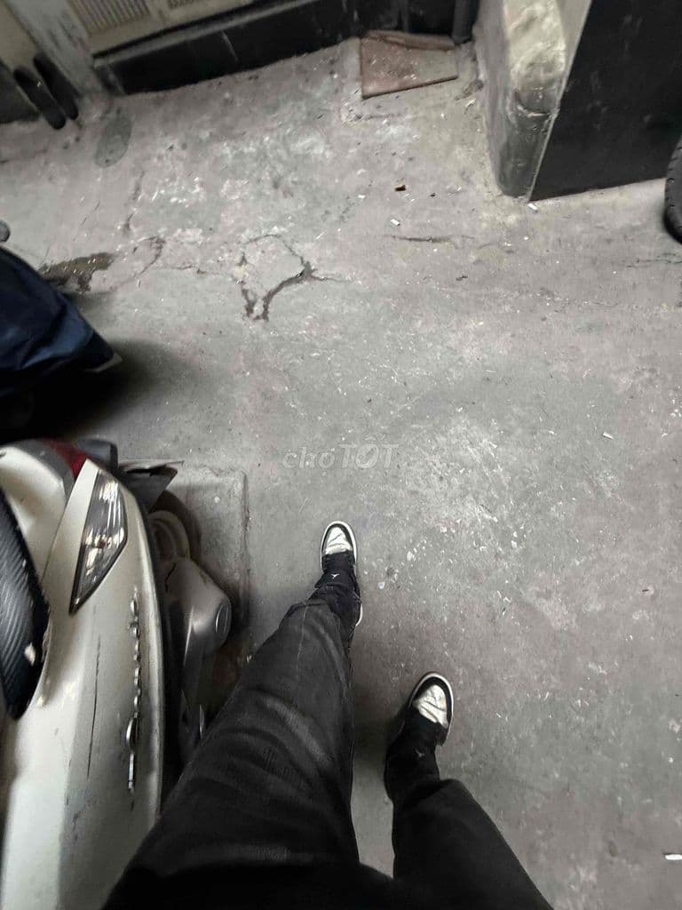 Hàng fO Ngã tư Vọng - Giải Phóng Ngõ thông 3 tầng cũ 7 chỗ vào nhà G - Ảnh 2