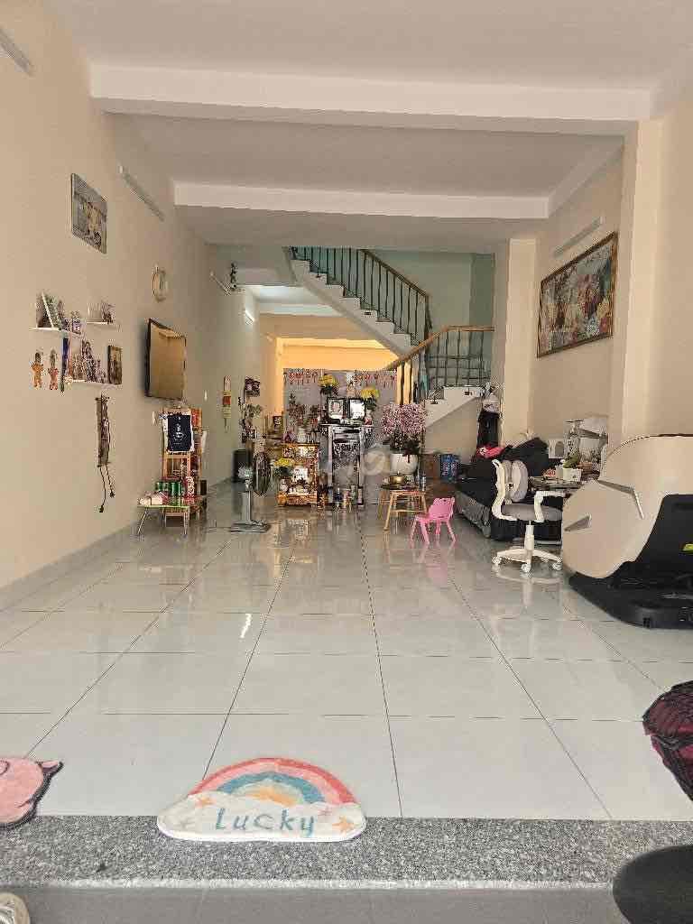 Bán nhà MT KD gần Cầu Chà Và Q8. DT: 100, 4 Tầng, 4PN. Giá 17 Tỷ