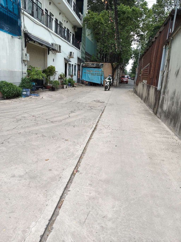 BÁN NHÀ Q12 - Ô TÔ ĐẬU CỬA - 2 TẦNG ĐẸP LUNG LINH - DT KHỦNG - GIÁ RẺ