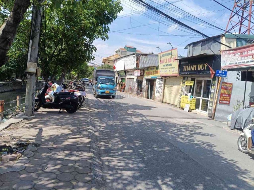BÁN ĐẤT TẶNG NHÀ C4 PHỐ TÂN KHAI ,VĨNH HƯNG CÁCH Ô TÔ 30M