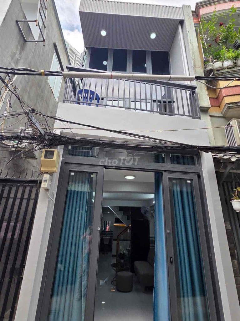 Nhà Quận 7 sổ hồng riêng gồm 4 phòng ngủ 3 tầng.