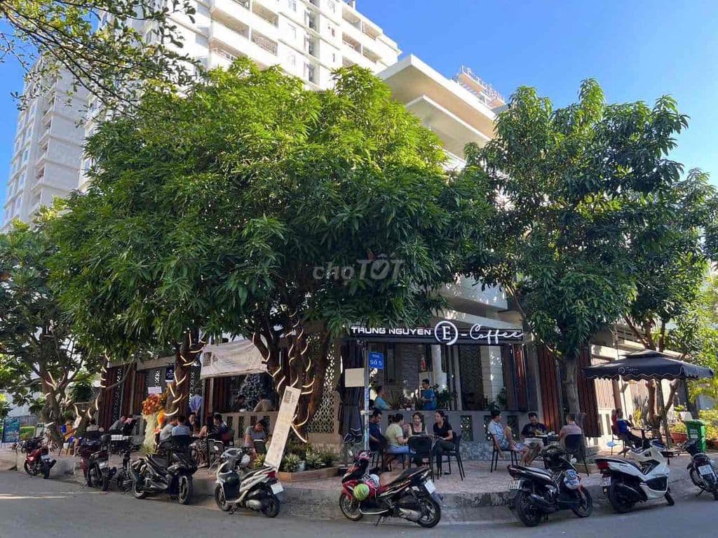 Biệt thự góc 3 mặt tiền