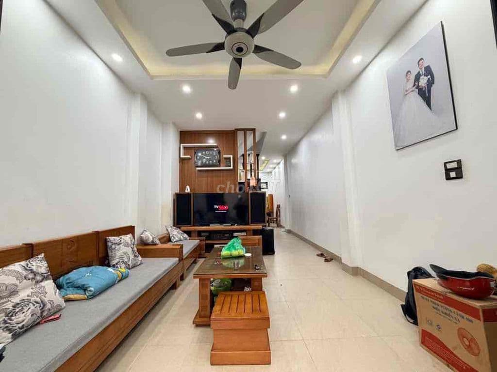 Kịch sàn, Nhà phố Thái Hà, ngõ thông, sát phố, 30m oto, full NT, 41m2