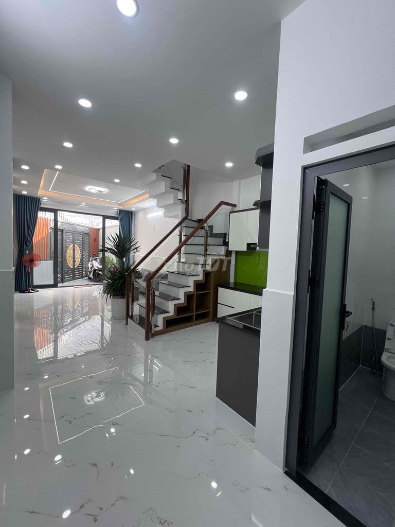 SIÊU PHẨM 3 TẦNG DT 4x10, BÀ HOM , GIÁP Q6 TÊN LỬA, HXH, CHỈ HƠN 4 TỈ - Ảnh 3