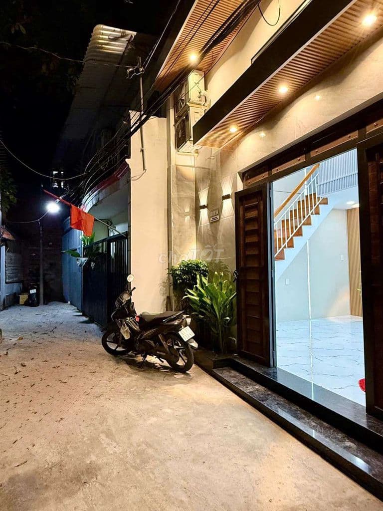 Nhà 40m2, 2pb,2toliet gần chợ Tân Chánh Hiệp,shr