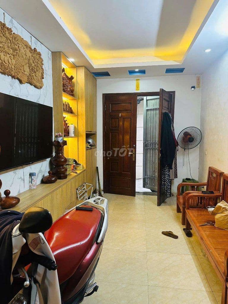 Nhỉnh 6 tỷ Lê thanh Nghị 32m2 5 tầng 3N3WC!!!