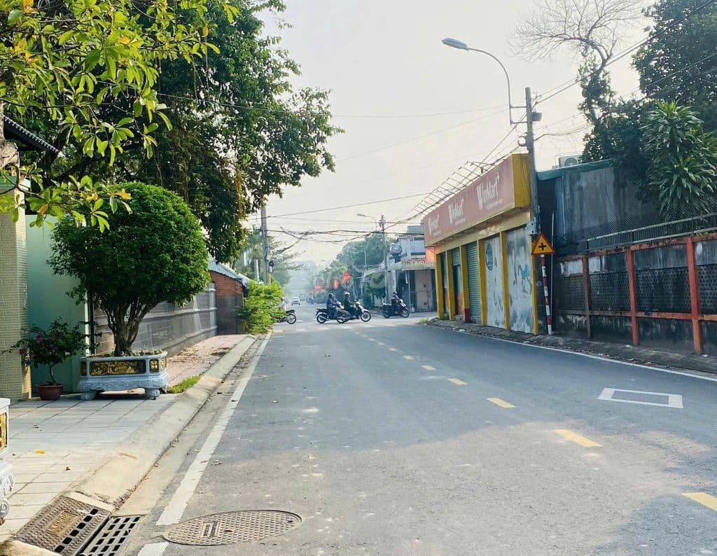 SỔ MỚI CỨNG 2025 CHO LÔ ĐẤT 296M2 MT NGUYỄN THỊ SẢNG, CÓ TƯỜNG KIÊN CỐ - Ảnh 2