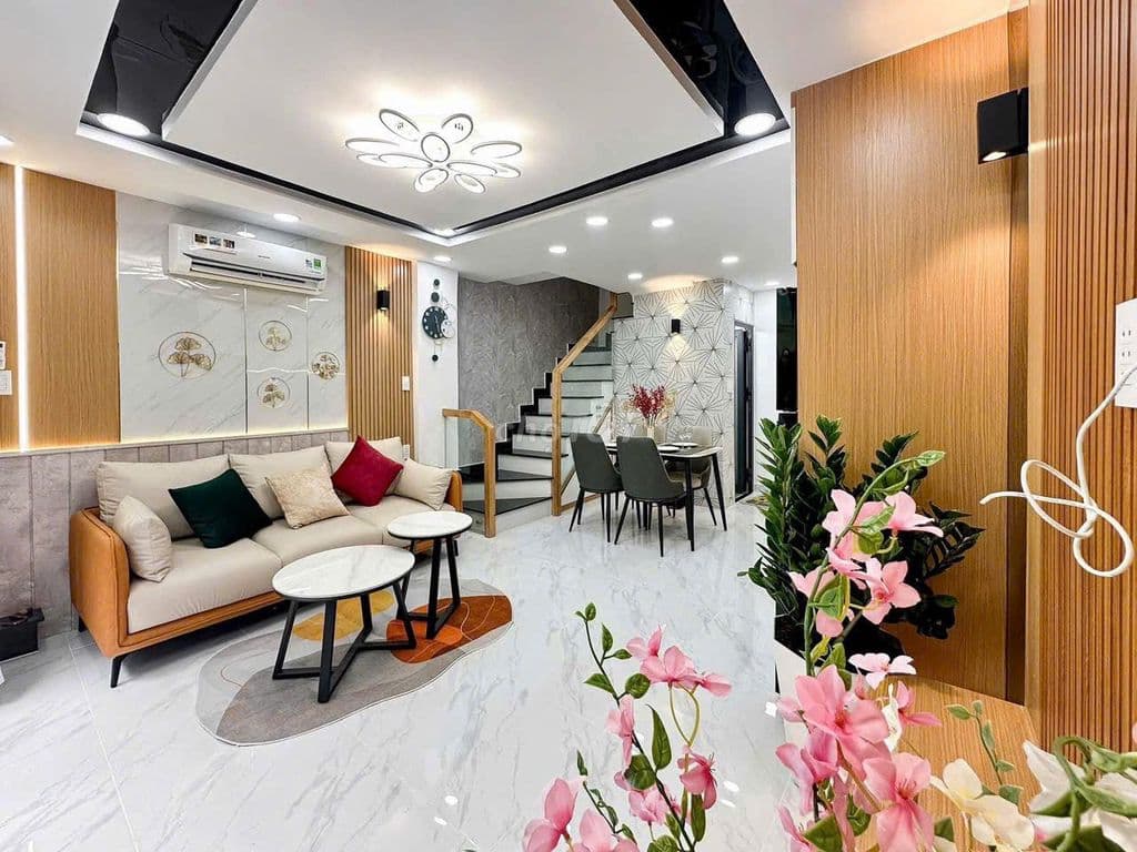 Nhà gần trường Lam Sơn, 4 x 11, 3 tầng đúc, 3 PN 3WC,hẻm xe hơi thông - Ảnh 2