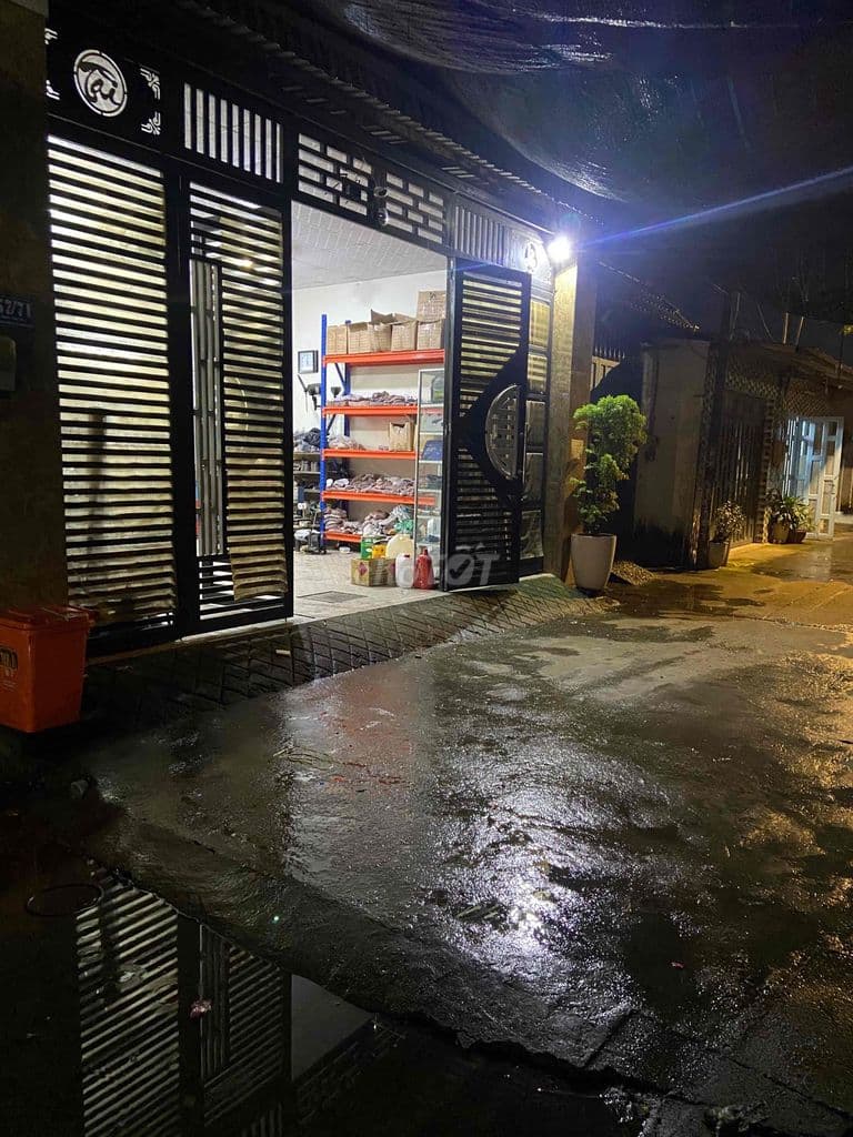 cần bán nhà đang cho thuê 20 triệu/tháng có mong muốn tiếp tục thuê