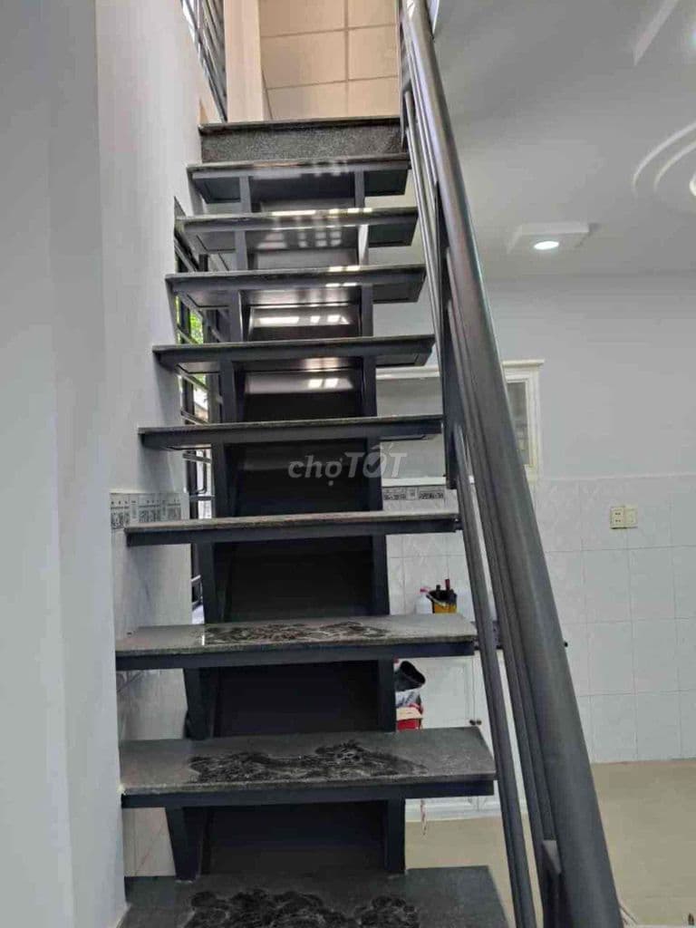 nhà Cấp 4 ngang 4 * 10 _ Có gác _ HXh _ Ngay Ngã tư ga - Ảnh 3