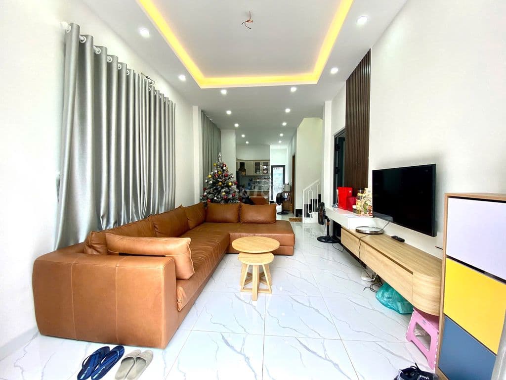 Nhà siêu to 2 tầng 140m2, đầy đủ công năng, không gian sống lý tưởng - Ảnh 3