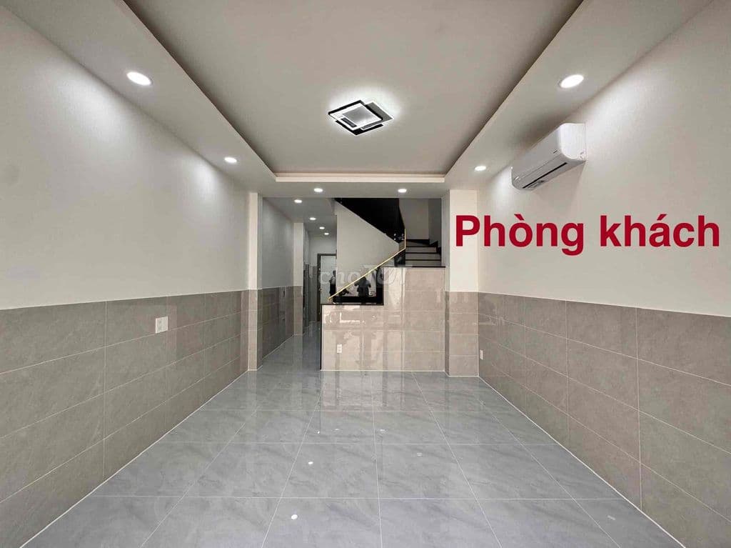 Nhà 3 phòng ngủ , 3vs . Có phòng tầng trệt cho người lớn tuổi.