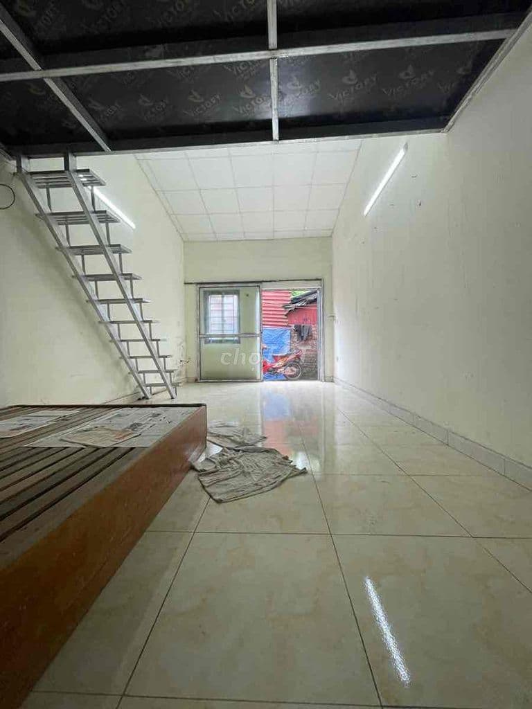 Hơn 1 tỷ chút có nhà đẹp Vĩnh Hoàng-30m ra phố- Sát hồ-33m;C4 gác xép - Ảnh 2