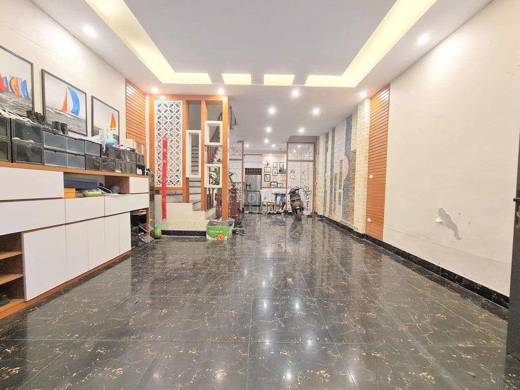 Nhà KIm giang 50m2 x5T,ngõ oto tránh,giá 11.2 tỷ,sổ đỏ,ở luôn