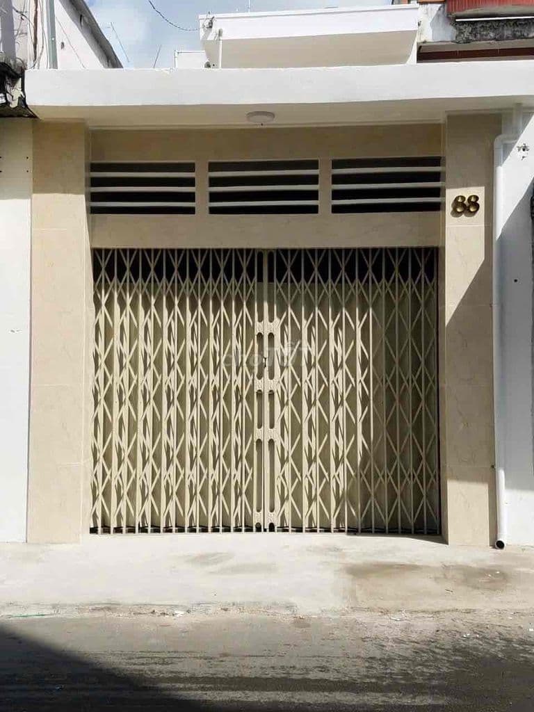Bán nhà mặt tiền Xóm Chiếu kinh doanh sầm uất