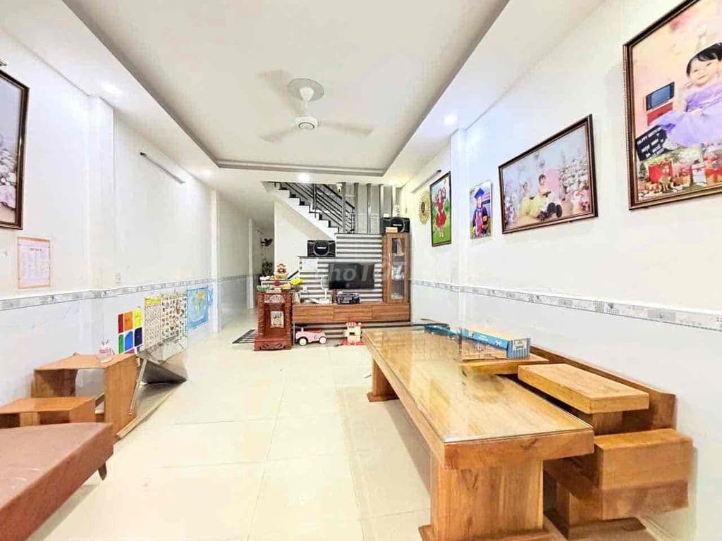 Hẻm 6M Trương Công Định. Dt: 4,4x10,7m- 3 tầng. giá 7.3 tỷ