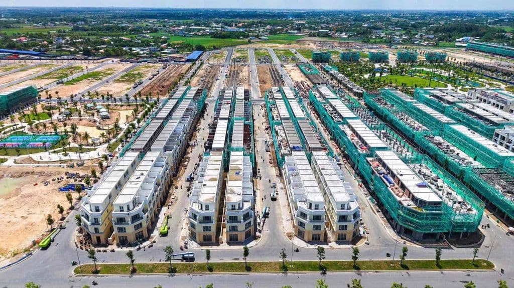 Nhà Liền Kề 1 trệt 3 lầu Vinhomes Sài Gòn Park Giá Tốt