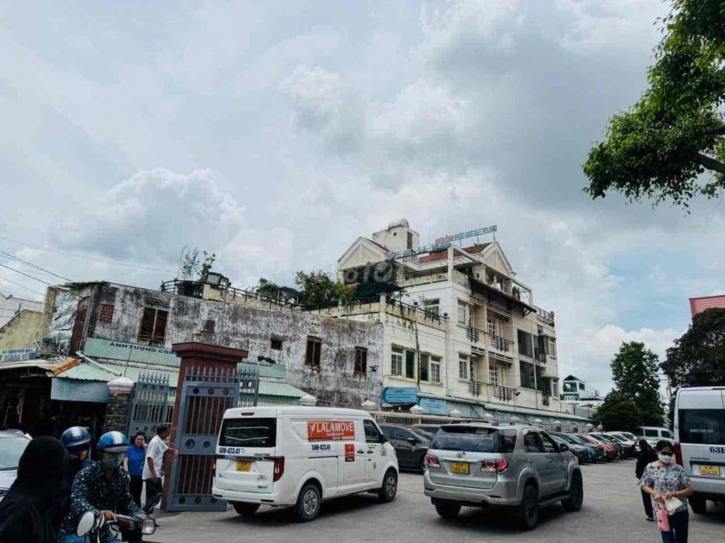 BÁN NHÀ ĐẤT CHÍNH CHỦ,ĐƯỜNG NHỰA OTO TẢI TRÁNH NHAU,Kv NHIỀU TIỆN ÍCH.