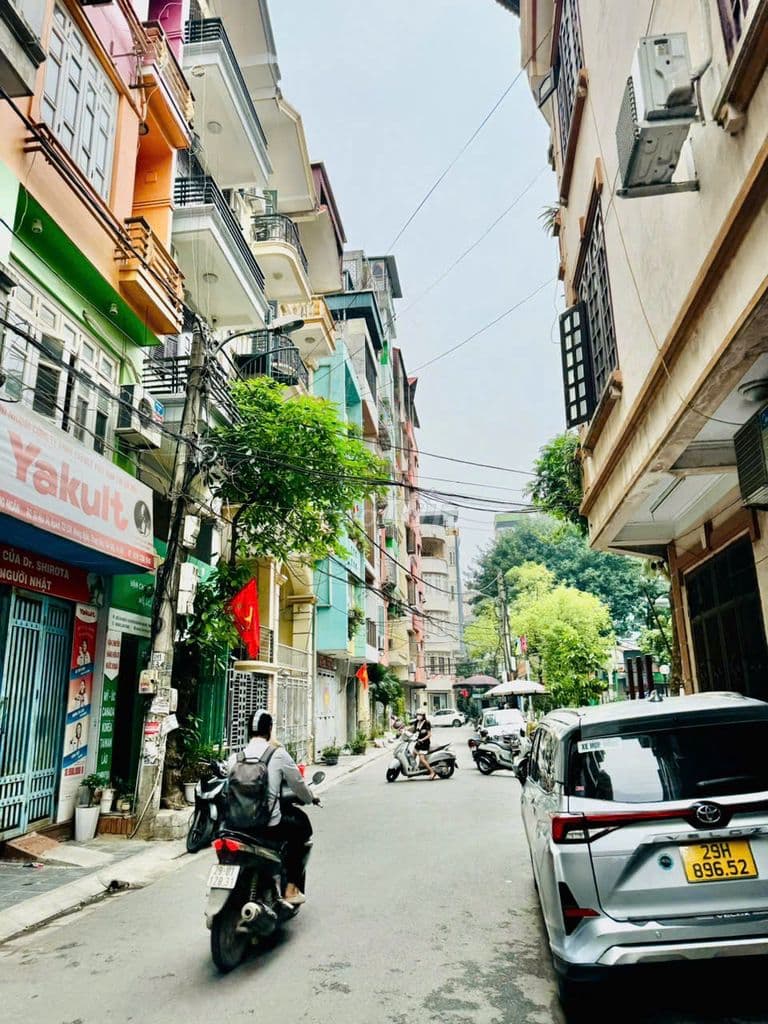 Phân lô đẹp vỉa hè Phố Hoàng Ngân_Trục chính kinh doanh _70m2_Nh 30 tỷ