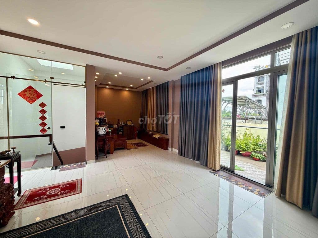 BIỆT THỰ 8x14 - 4 TẦNG - SÂN VƯỜN - GIÁP Q11