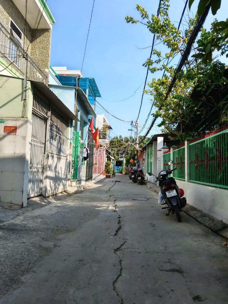 NHÀ 4 PHÒNG NGỦ NGAY UỶ BAN HUYỆN NHÀ BÈ SÂN XE HƠI. - Ảnh 2
