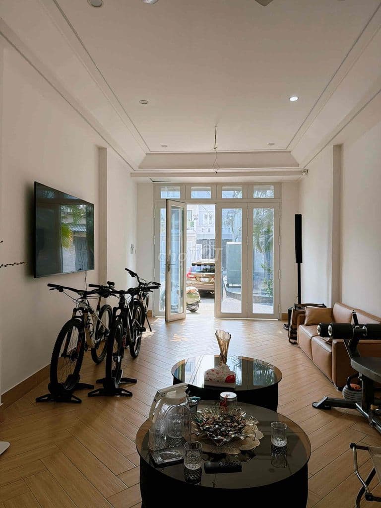 Bán Nhà 1 Trệt 3 Lầu Săn Thượng Gắn Full Năng Lượng Mặt Trời - Ảnh 2