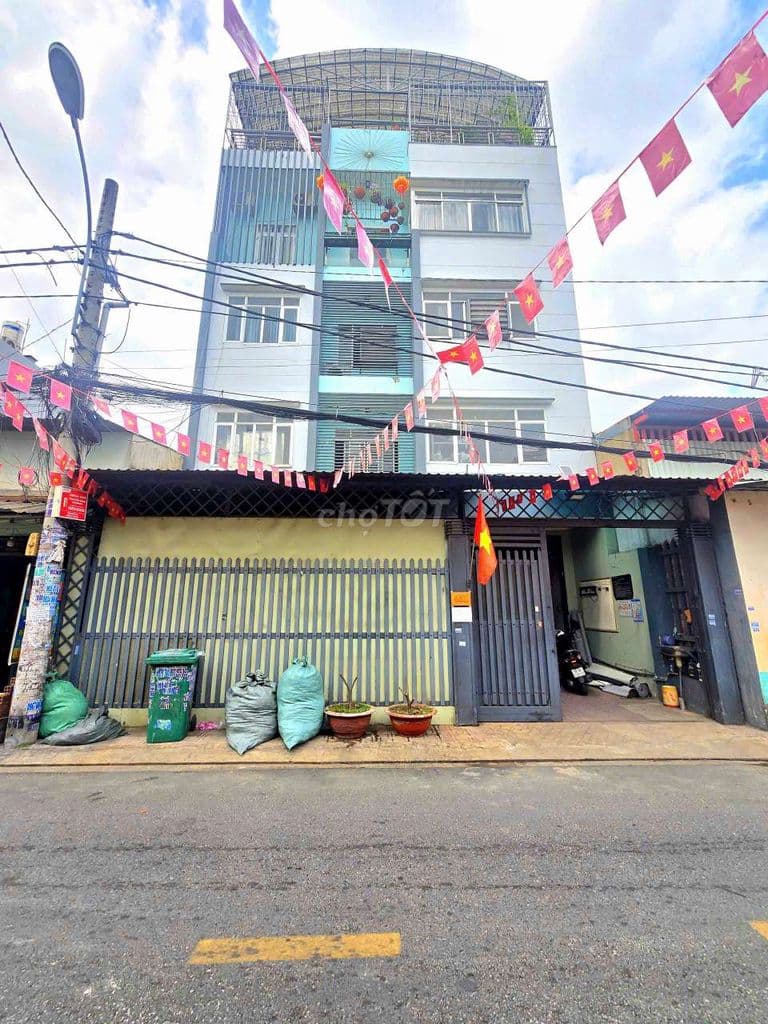 Nhà 5 tầng 10 x 25 mặt tiền Hiệp Thành 6, vị trí VIP, có thang máy.