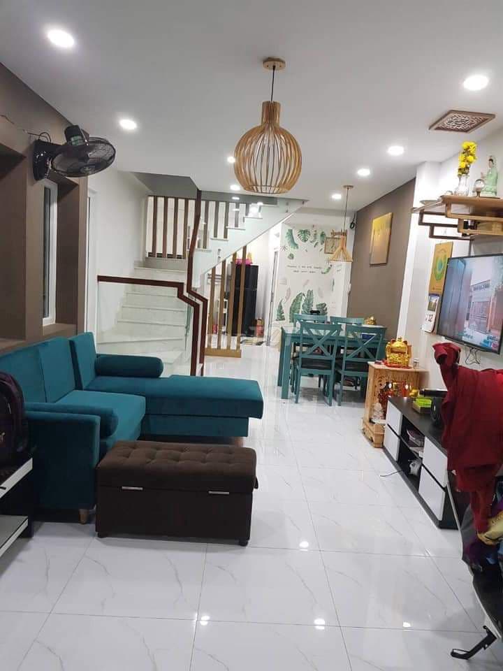 Nhà rộng ô tô đậu cửa, gần NH Sacombank Tây Thạnh.