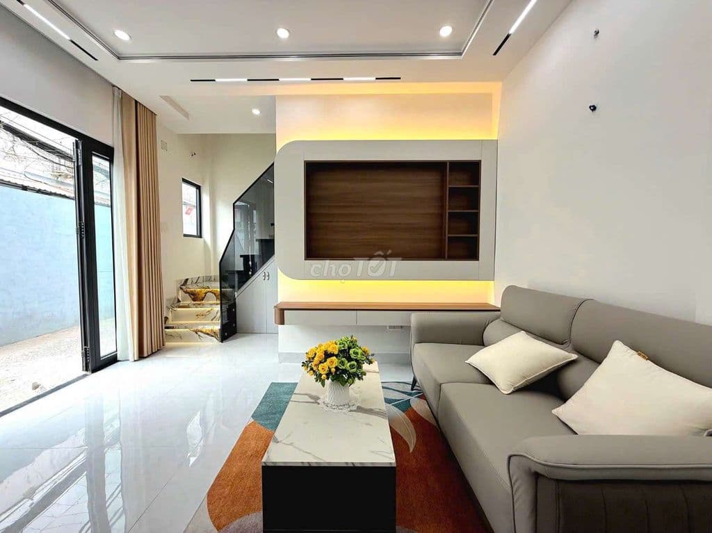 căn góc hẻm xe hơi 2 tầng quận 7 giá 4 tỷ 390 - Ảnh 2