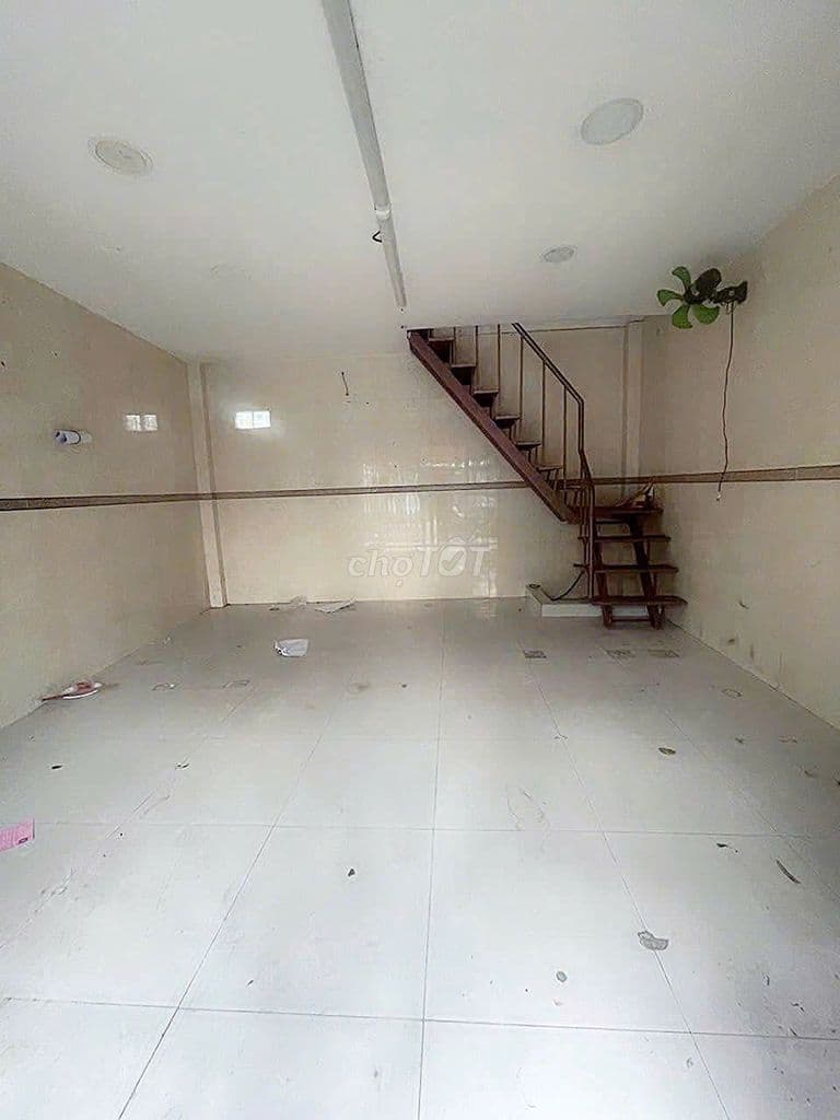 Mặt tiền kinh doanh 3 tầng, gần UBND Quận Tân Phú. - Ảnh 3
