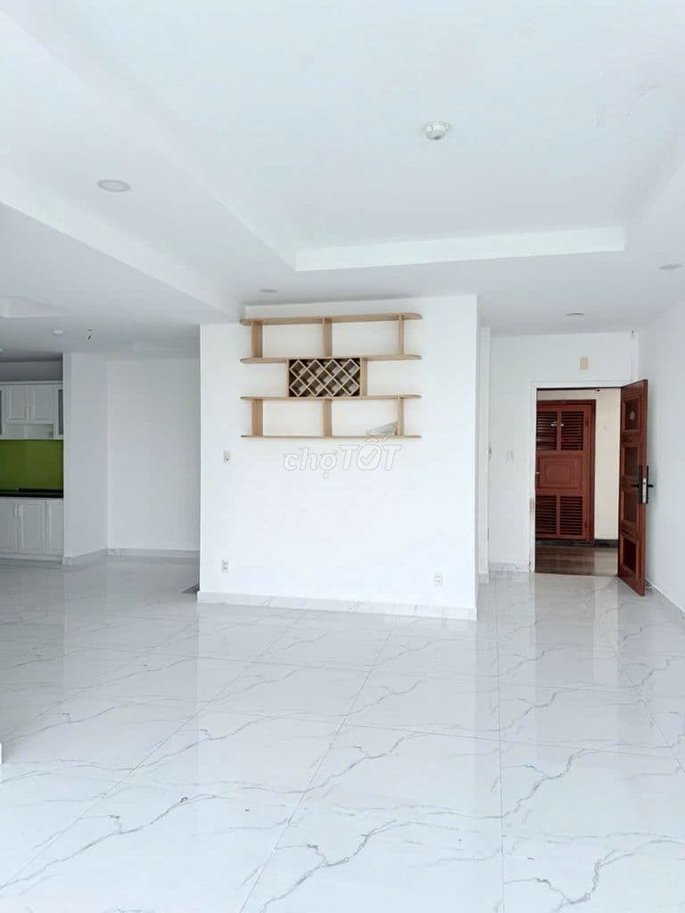 Bán căn hộ 3PN 129m2 căn góc, Nhà đã decor tại Phú Hoàng Anh - Ảnh 2