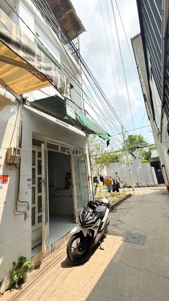 Nhà 3 lầu 2PN3WC. Ngay CV Phần Mềm. Chính chủ. Số nhà Quận, Đất Thổ cư