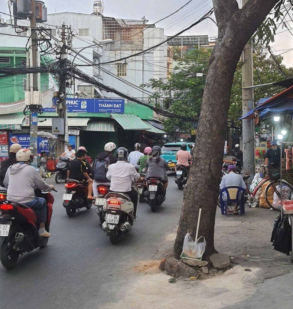 Nhà MTNB KD 10m LLQuân- Bình Thới DT; 32,8m Trệt 2 Lầu BTCT kiên cố - Ảnh 2