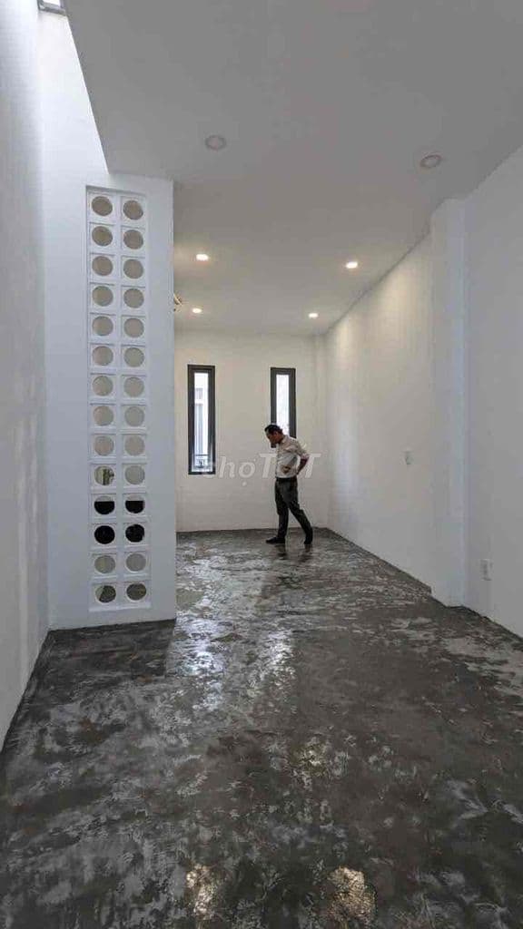 Bán nhà một sẹc Bến Vân Đồn - Ảnh 2