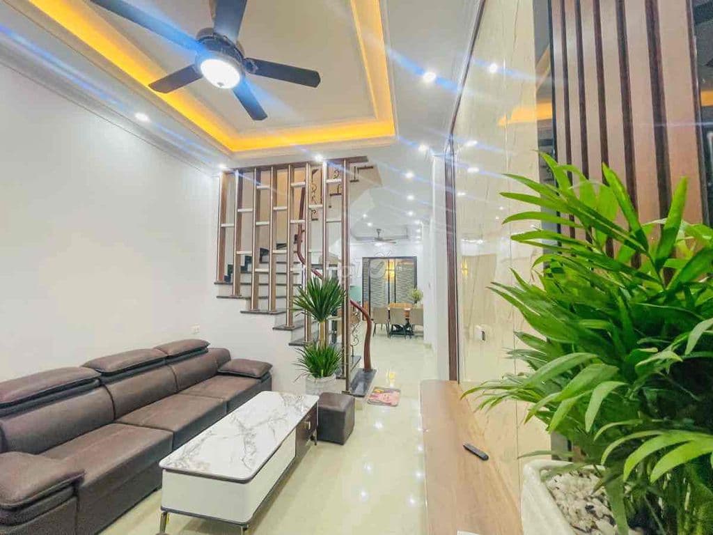 Nguyễn Chí Thanh, lô góc, 40m ra phố, VF3 đỗ, dân xây, full NT, 37m2