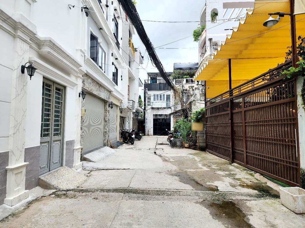 Nhà đẹp Khu Trung Tâm 216 m2 (7,6x29), Hẻm Xe Tải 6m, phù hợp xây CHDV