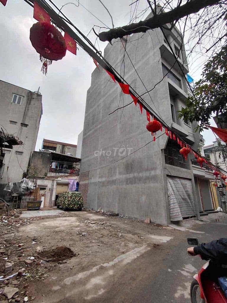 Vạn Phúc Hà Đông Bán đất tặng nhà C4 95M,mt 5M Ô TÔ 16 đỗ cửa 180tr/M