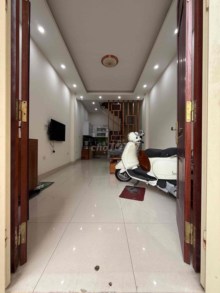 𝟴,𝘅 𝗧𝘆̉❗️ 𝗡𝗚𝗢̣𝗖 𝗧𝗛𝗨̣𝗬 𝟱 𝘁𝗮̂̀𝗻𝗴– 4 PHÒNG NGỦ RỘNG – Ô TÔ 7 CHỖ ĐỖ CỬA –