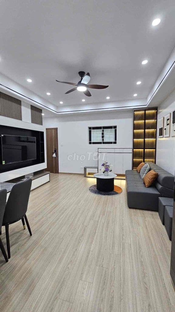 Cần bán căn 3 phòng ngủ sổ đỏ tại Nơ 4 bán đảo linh đàm