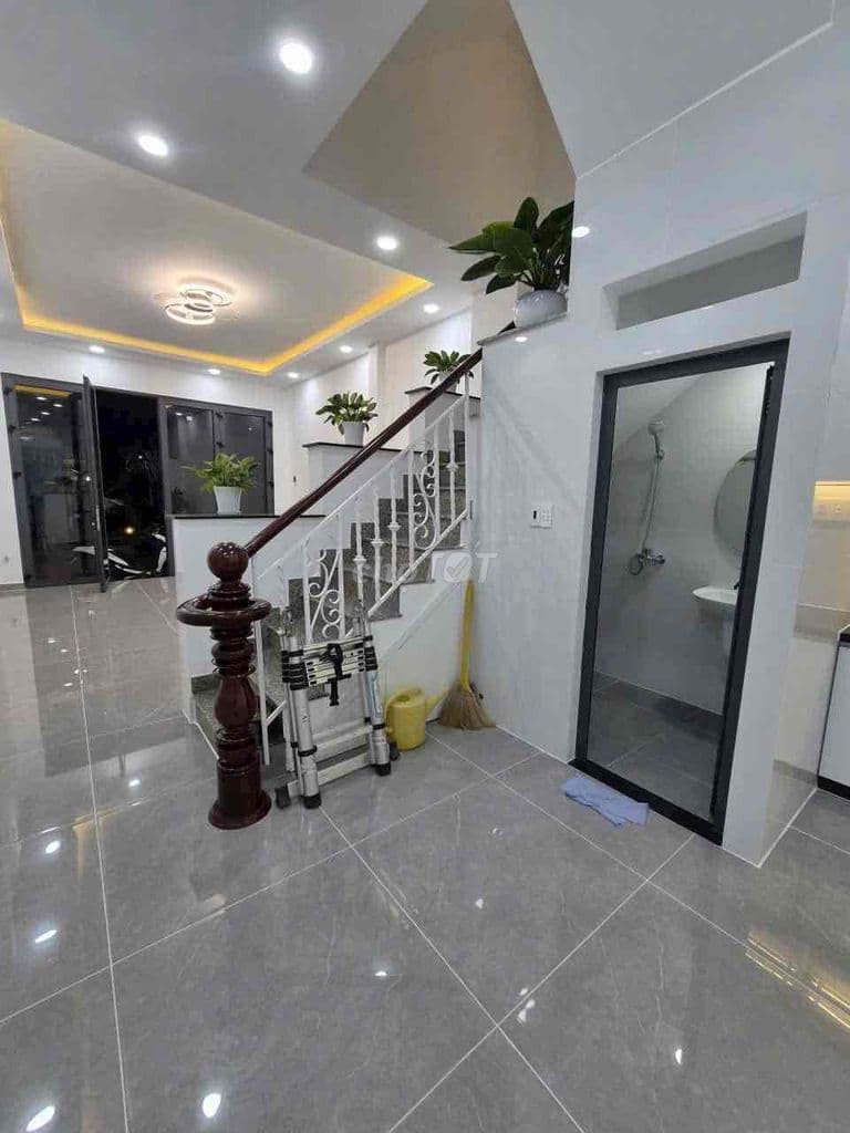 Nhà 4 tầng đẹp lung linh 6PN giáp Đầm Sen giá 7.7 tỷ - Ảnh 3
