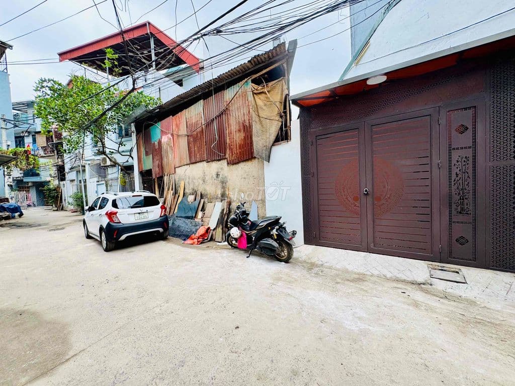 Giá êm nhất khu vực Lĩnh Nam, 60m2 - 6 ngủ - ô tô đỗ cổng - 7 tỷ nhô